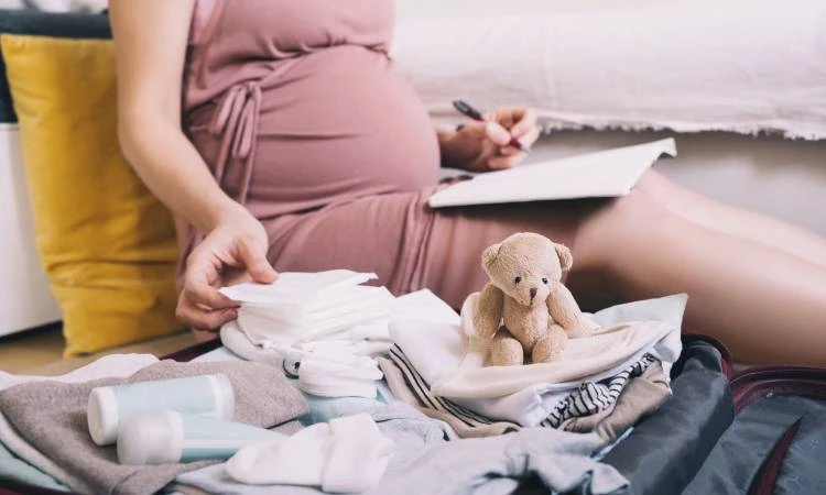 Co do torby dla noworodka i mamy? Wyprawka do szpitala - zdjęcie